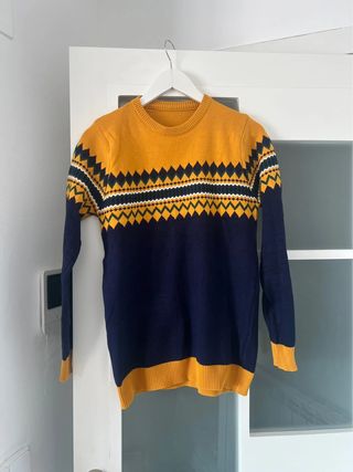 Jersey geométrico azul y amarillo