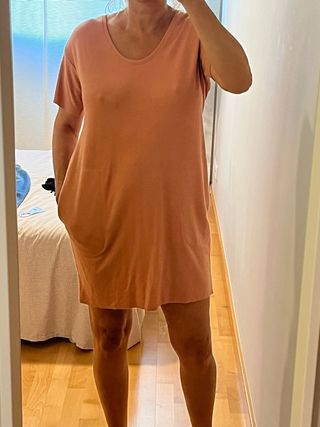 Vestido corto rosa con bolsillos