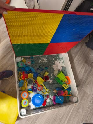 Mesa infantil roja y azul