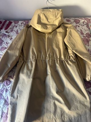 Gabardina Beige Nueva con Capucha. Talla XS/S