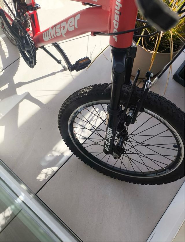 Bicicleta de aluminio Whisper 20 roja