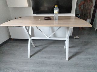 Mesa de comedor moderna