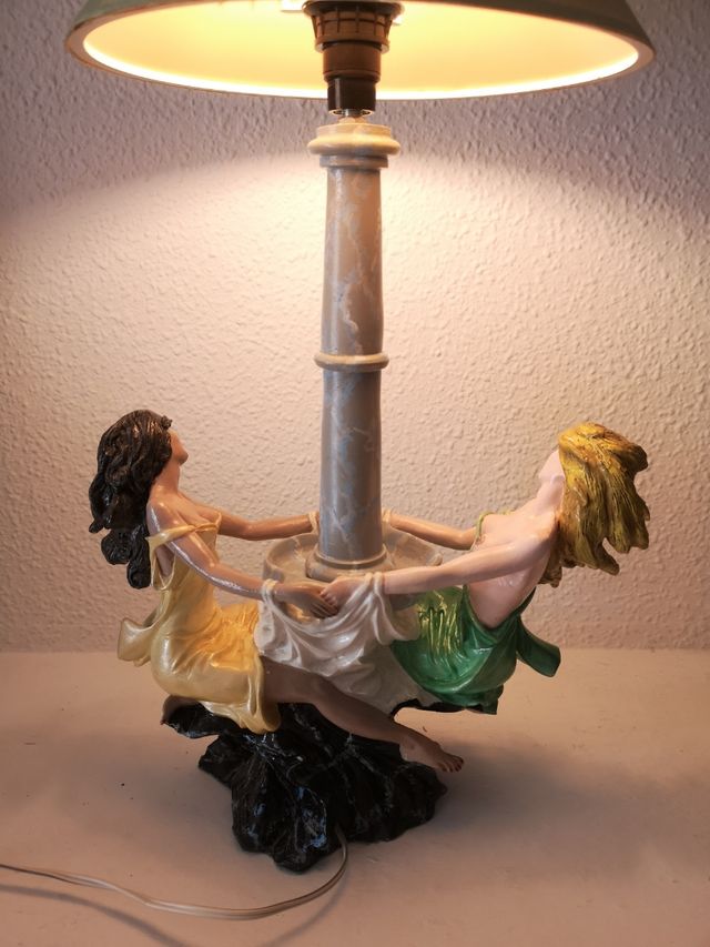 Lámpara Kitsch Pintada a Mano. Dopamina decoración