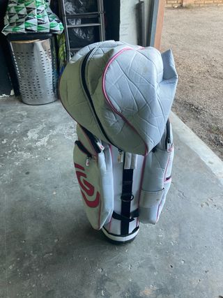Bolsa de palos de golf gris y rosa