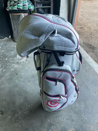 Bolsa de palos de golf gris y rosa