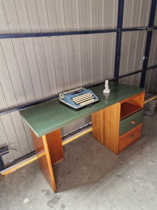Mesa de escritorio de madera