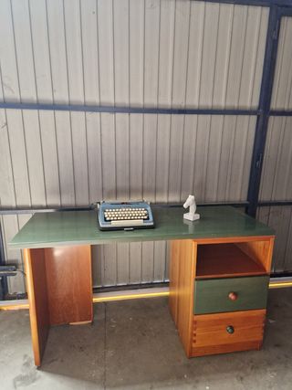 Mesa de escritorio de madera