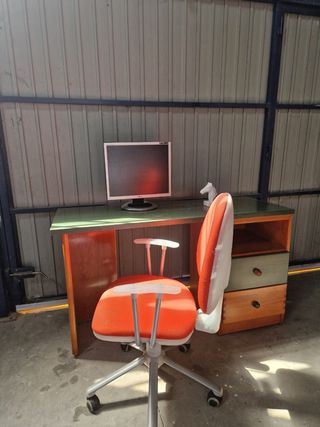 Mesa de escritorio de madera