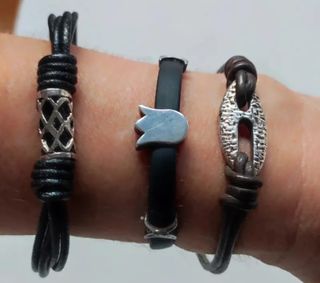 Pulseras de cuero y plata