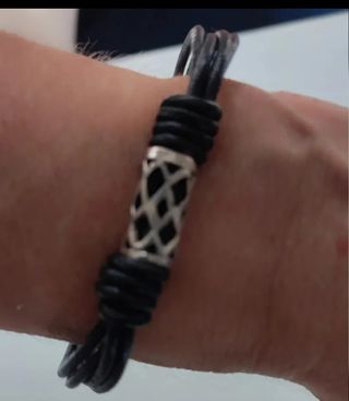 Pulseras de cuero y plata