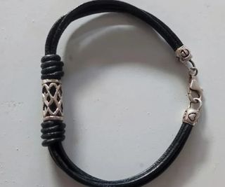 Pulseras de cuero y plata