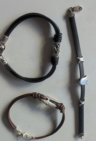 Pulseras de cuero y plata
