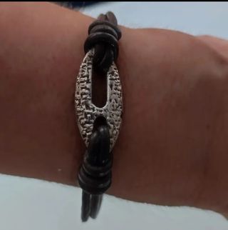 Pulseras de cuero y plata