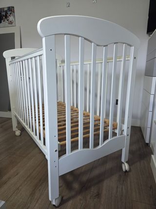 Cuna TRAMA blanca con dibujo de jirafa