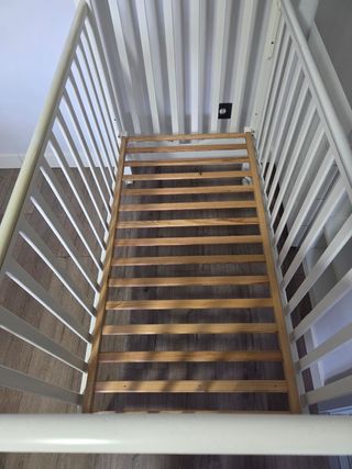 Cuna TRAMA blanca con dibujo de jirafa