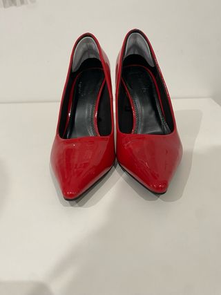 Zapatos de tacón rojos charol