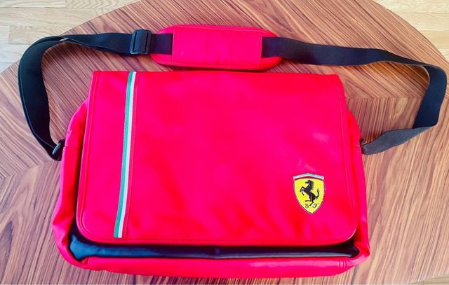 Bolso Portadocumentos/Ipad/Portatil Marca Ferrari