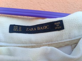Pantalón
 elegante de pinzas,
 Zara beige