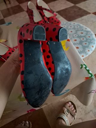 Zapatos de sevillana rojos a topos