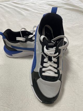 Zapatillas Puma niño azul y blanco. 