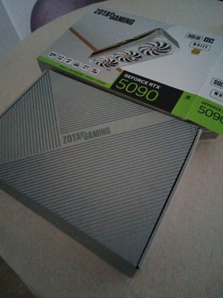 Caja Tarjeta Gráfica Zotac GeForce RTX 5090