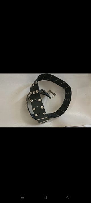 Cintura in pelle con borchie 
80cm.