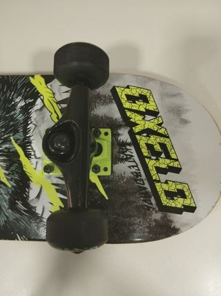 Monopatín Oxelo con diseño de lobo