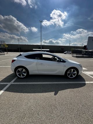 Opel Astra J GTC