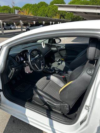 Opel Astra J GTC