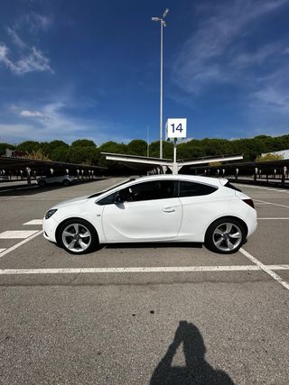 Opel Astra J GTC
