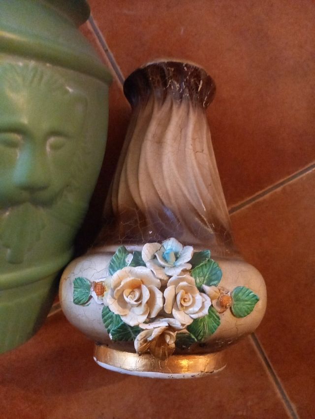 2 Jarrones Antiguos de Porcelana. 15 cm alto.