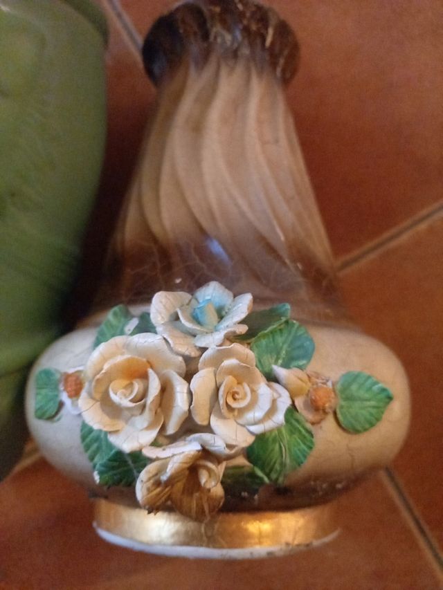 2 Jarrones Antiguos de Porcelana. 15 cm alto.