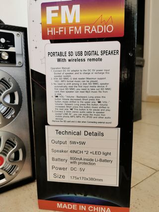 Altavoz Hi-Fi + SD 4GB