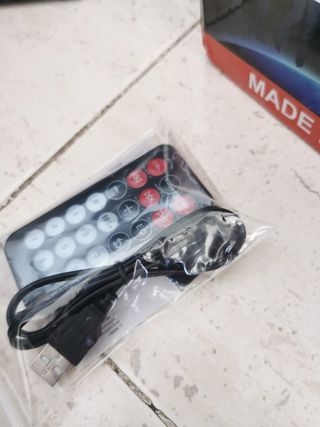 Altavoz Hi-Fi + SD 4GB