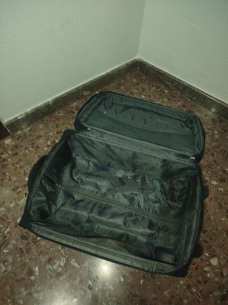 Maleta de viaje negra