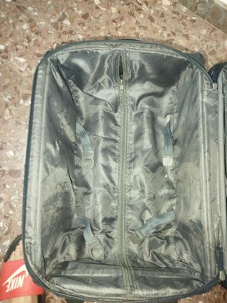 Maleta de viaje negra