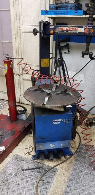 Desmontadora de neumáticos Monty 12se