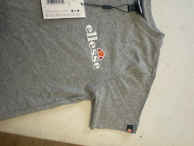Camiseta Gris Ellesse es una XXS de mujer