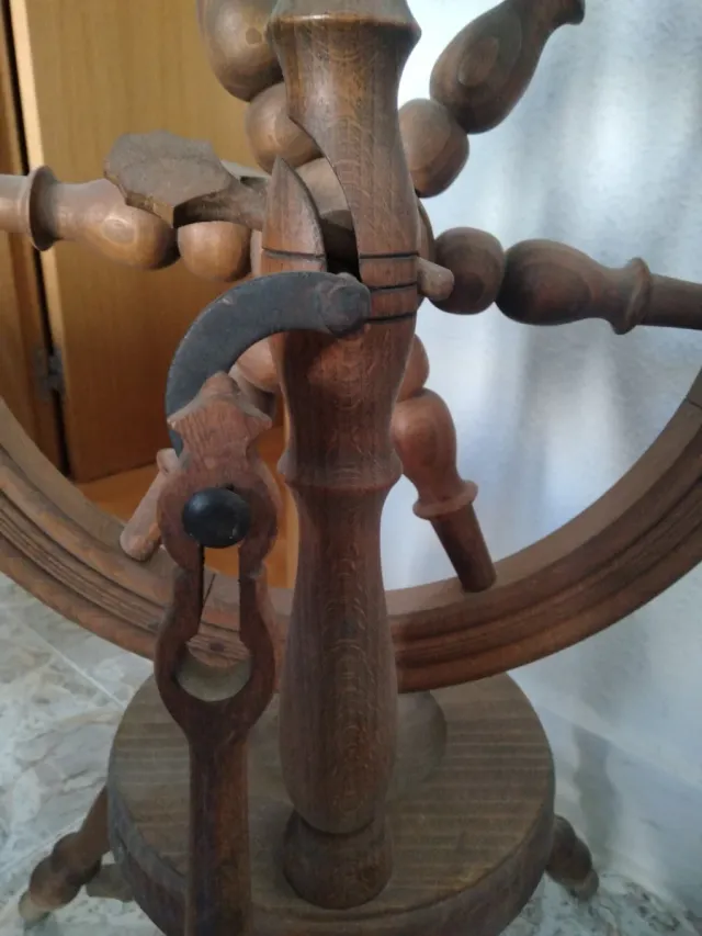 Antico filatoio in legno