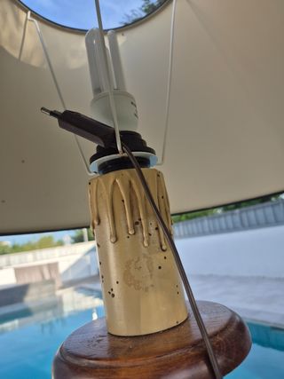 Lámpara de pie de madera