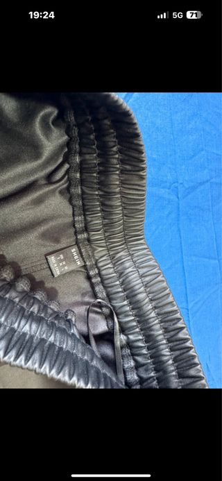 Pantalones negros efecto piel