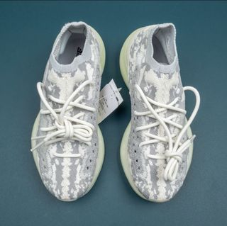 Adidas Yeezy Boost 380 Gris y Blanco