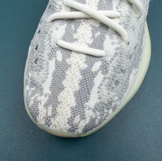 Adidas Yeezy Boost 380 Gris y Blanco