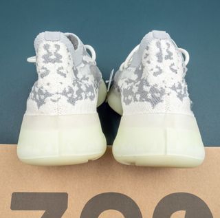 Adidas Yeezy Boost 380 Gris y Blanco