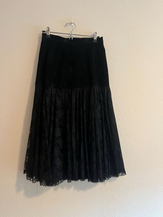 Falda larga de encaje y ante negro