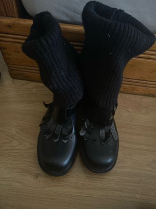 Botas negras con calcetín