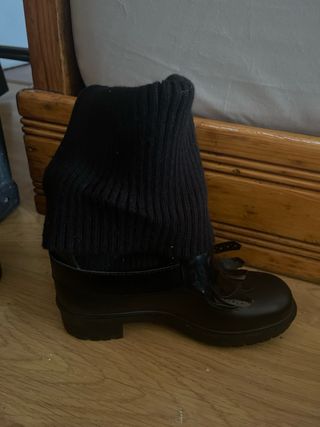 Botas negras con calcetín