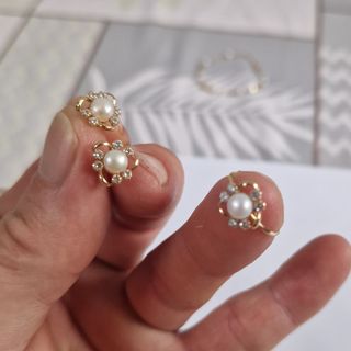 Conjunto Comunión Pendientes y Sortija oro 18 k.