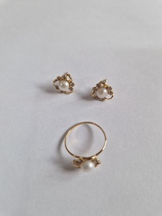 Conjunto Comunión Pendientes y Sortija oro 18 k.
