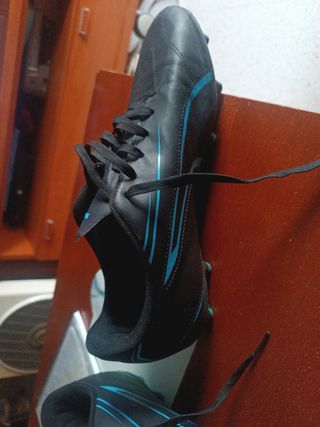 Botas de fútbol Puma negras
Talla 45
